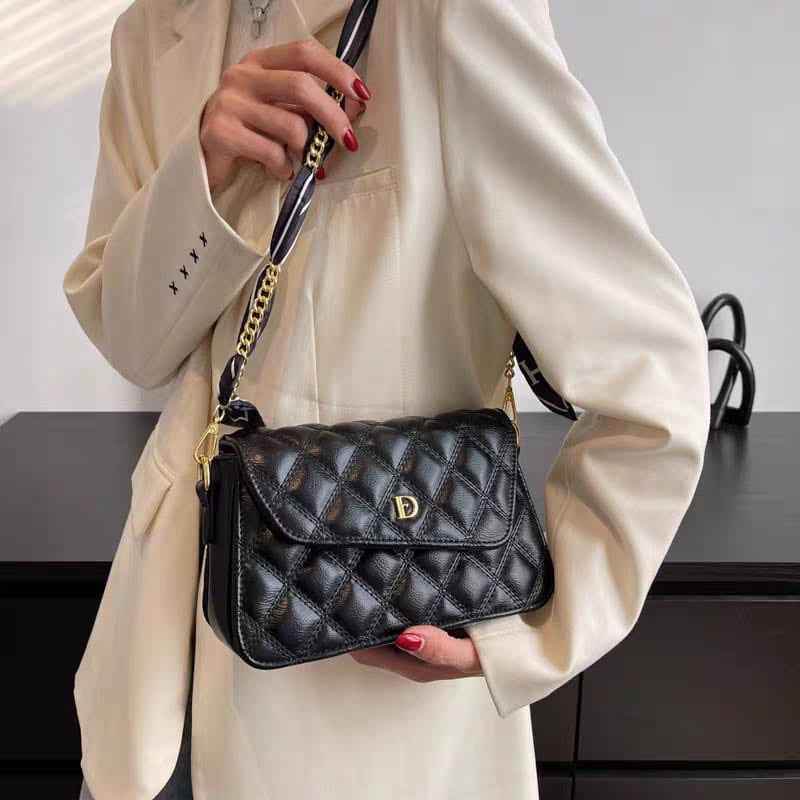 Classic Black Sling Bag - Norteast.style