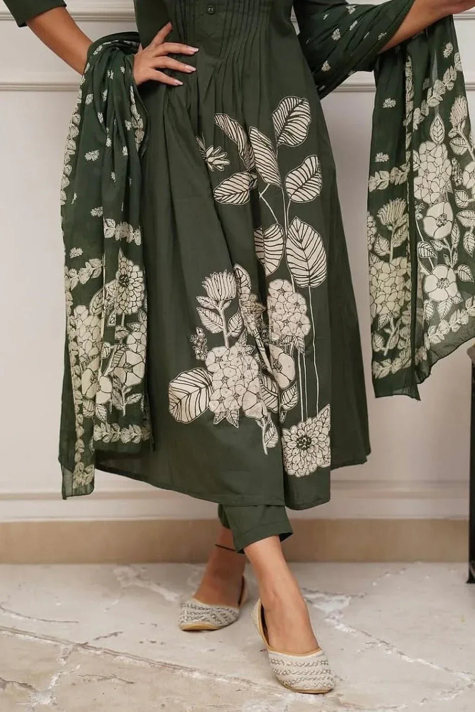 aavya-kurti-2464911 - saffron-silk-foj6c